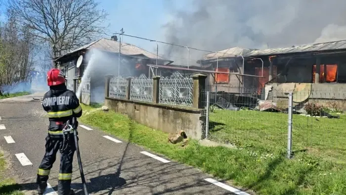 Drámai tűzvész pusztított egy faluban, egész utcák égtek porrá egyetlen este alatt