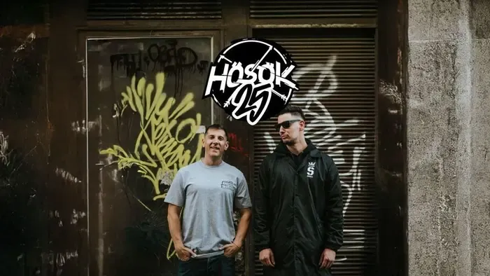 Érzi a vesztét: megtörte a kínos csendet Eckü, szerinte a fiatalok miatt mutogatta a heréjét