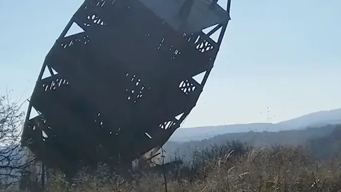 Összedőlt a Mecsek ikonikus kilátója, videón, ahogy a földdel válik egyenlővé