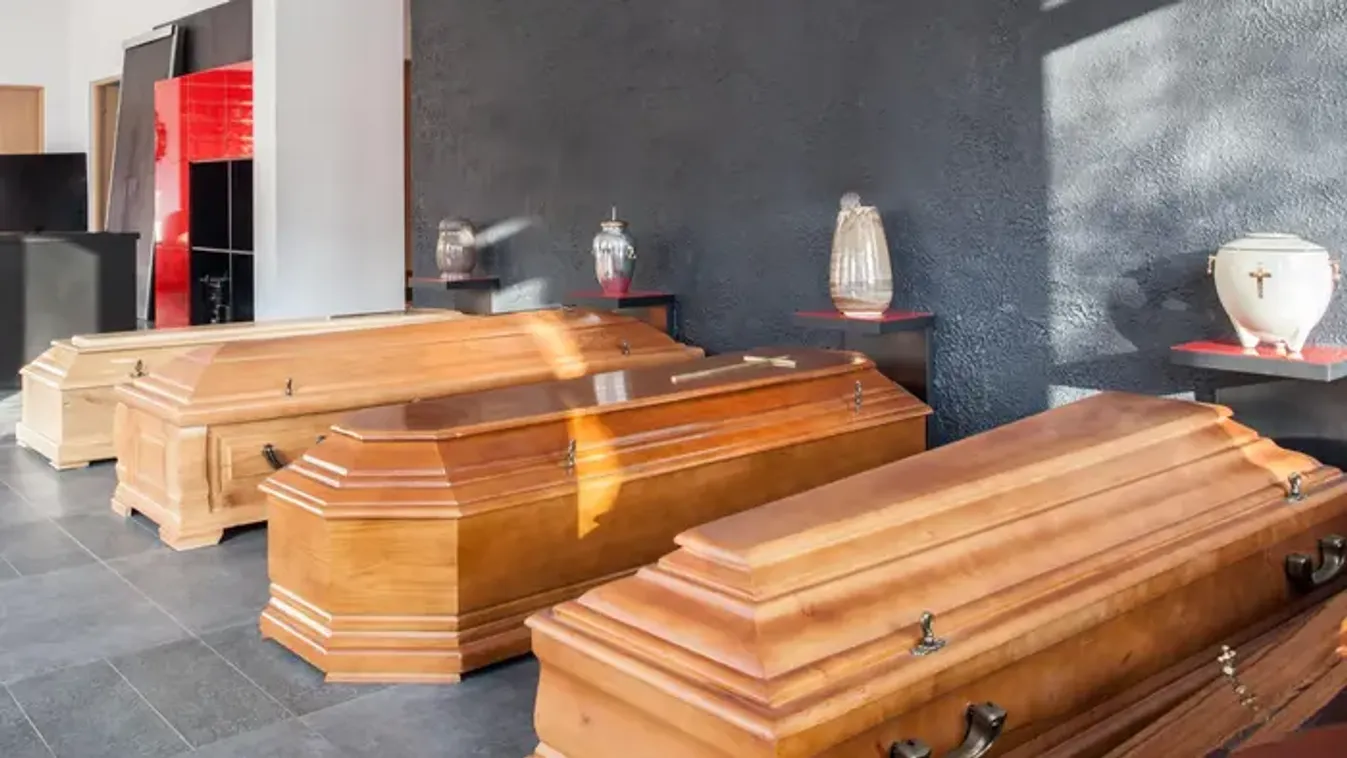 Gyerekek hamvaival csalt egy temetkezési vállalkozó