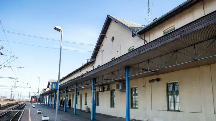 Hatalmas botrány a békéscsabai vasútállomáson, szét akarta verni az ügyfélszolgálatot egy férfi