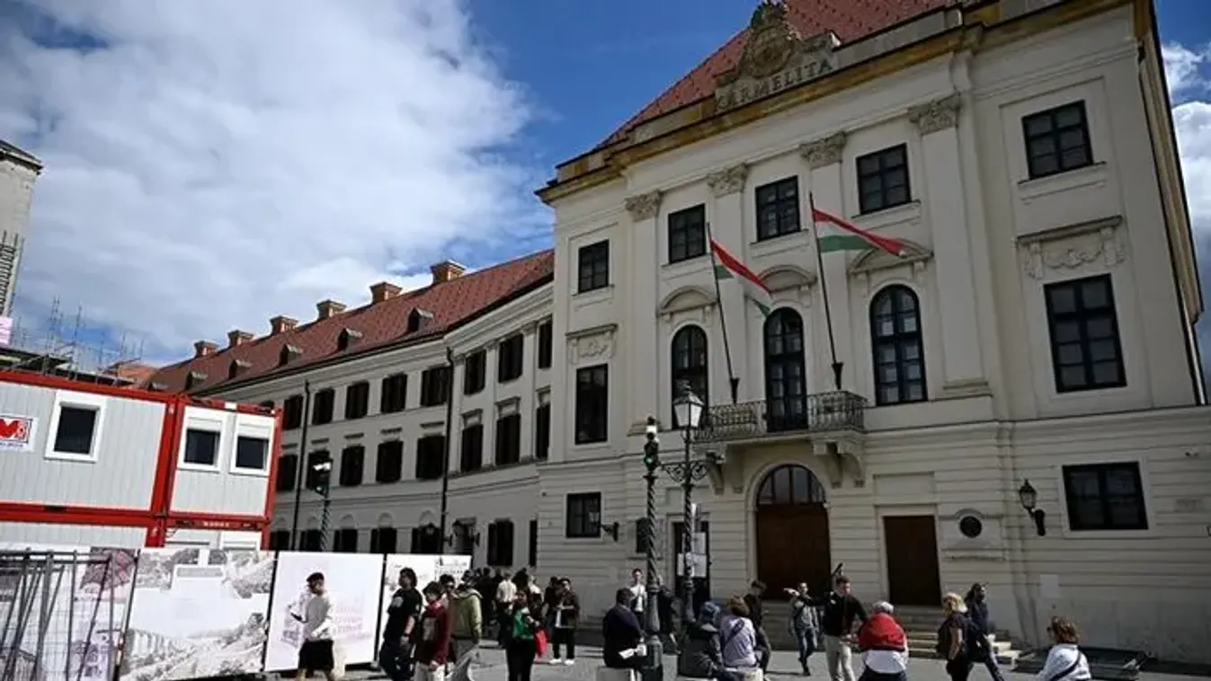 Magyar Péter: erre a hétvégére beteltek a helyek a kormányzati épületek látogatására