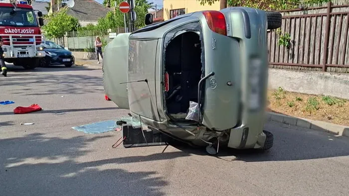 Szabálytalan autós borított fel egy kocsit Pesterzsébeten