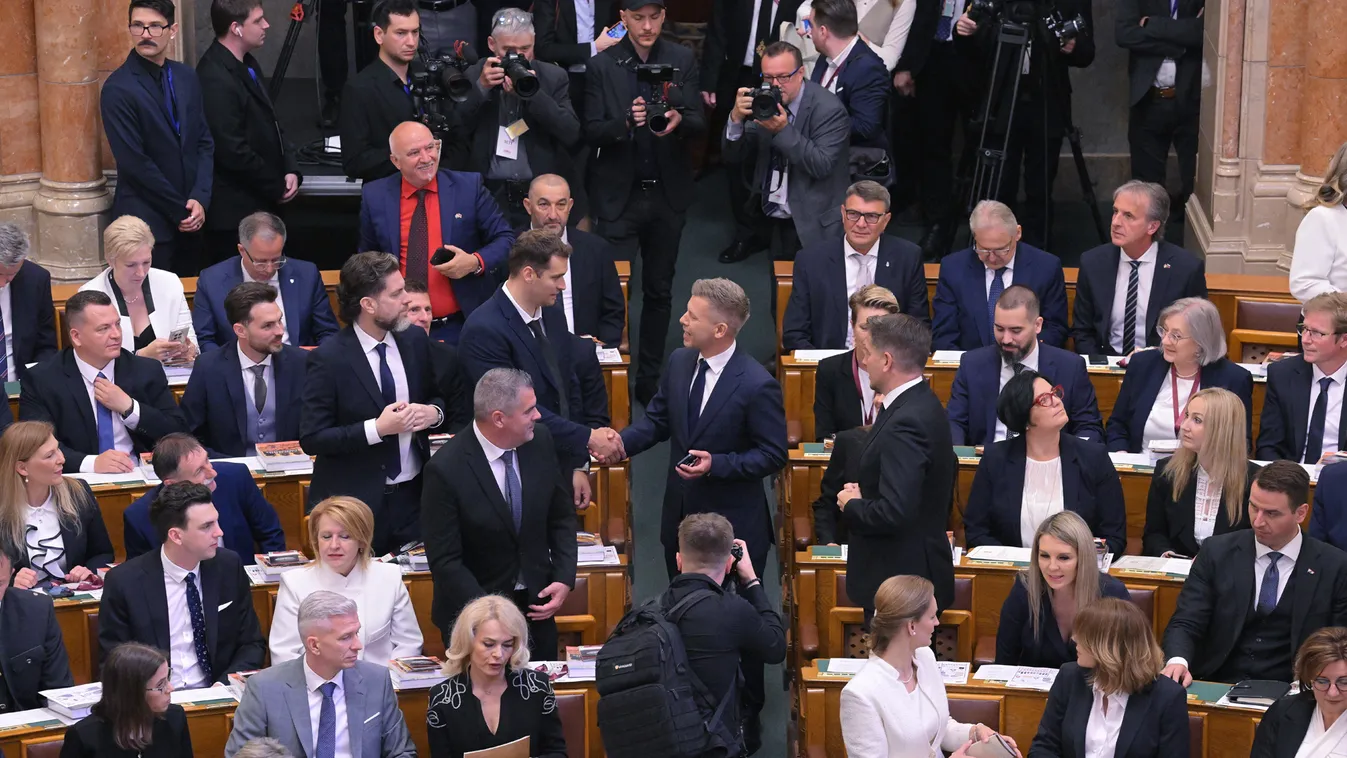 Vizsgálóbizottságokat állíthat fel, elkezdi az alaptörvény-módosítás vitáját a parlament