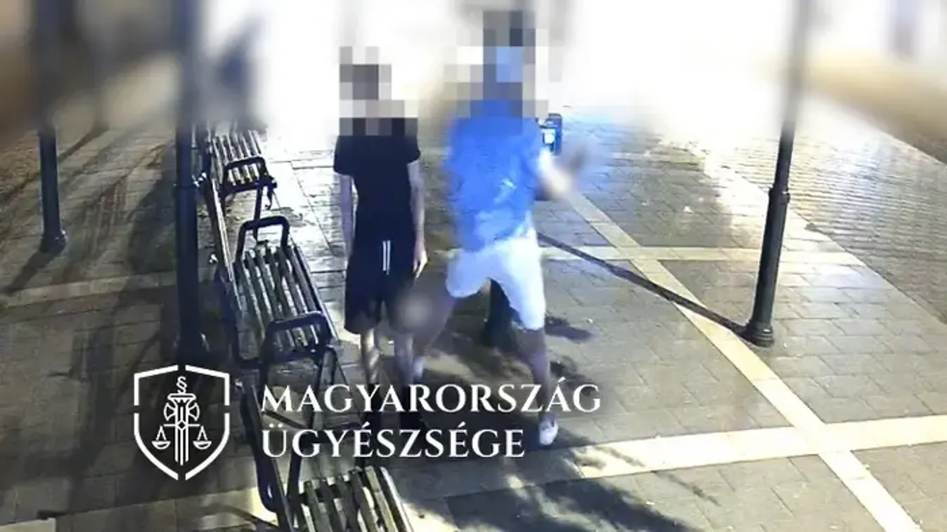 Dührohamot kapott a miskolci buszmegállóban egy férfi - videóval