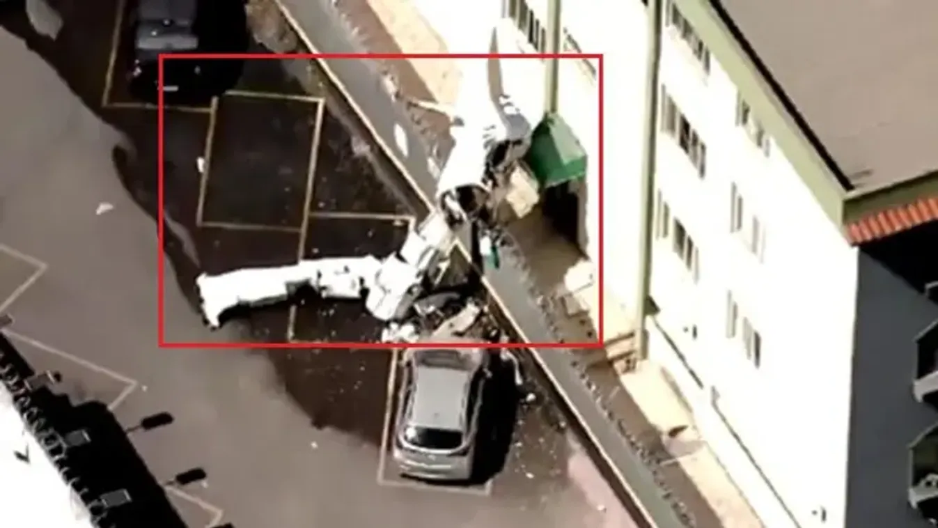 Videón, ahogy épületnek csapódott egy repülő, többen meghaltak