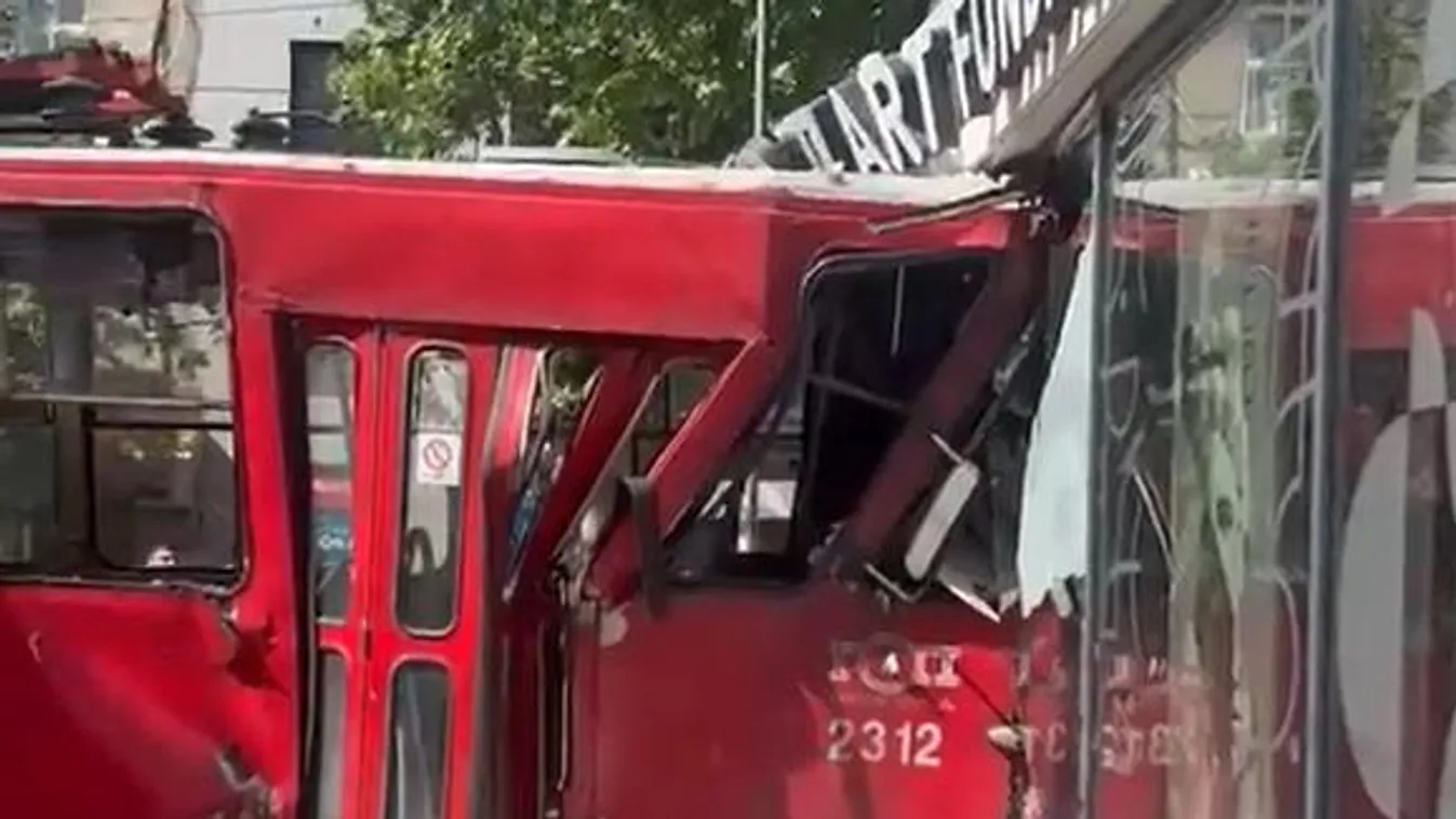 Kisiklott és épületnek ütközött egy villamos Belgrádban