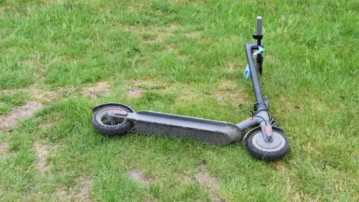 Elektromos rollerrel esett egy kislány, élet-halál között lebeg
