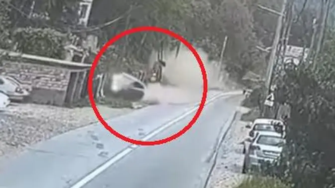 Garázsba csapódott egy autós Kisrebrán, videón a brutális baleset