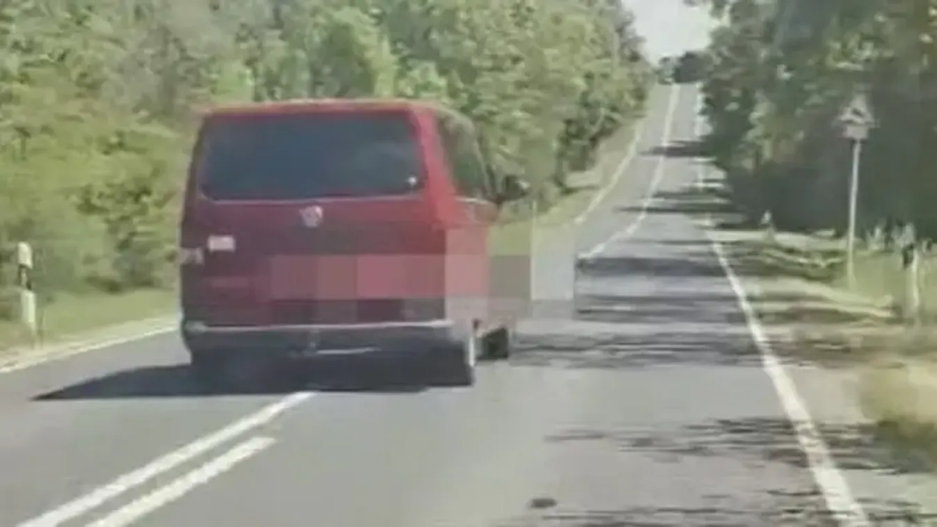Videón, ahogy egy részeg autós kacsázott a Balaton felé vezető úton