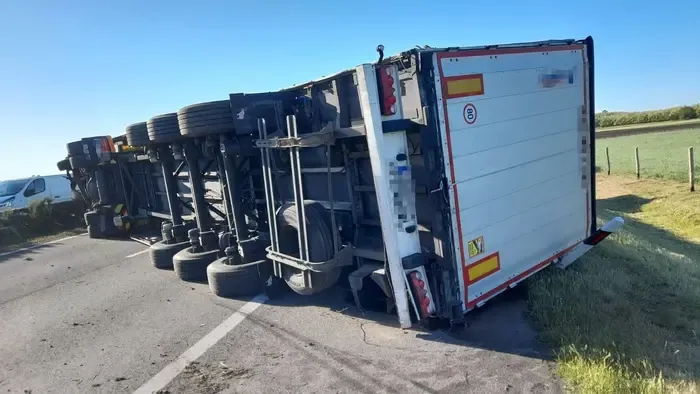 Felborult egy kamion Hernádnál, lezárták az M5-ös autópályát - Fotó