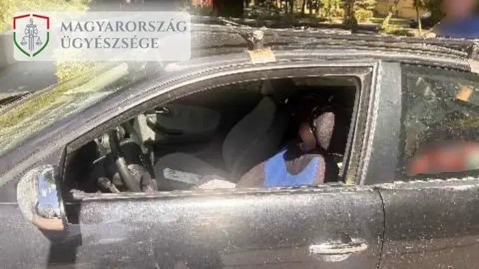 Az autó ablakába szorítva vonszolta a nőt Törökszentmiklóson