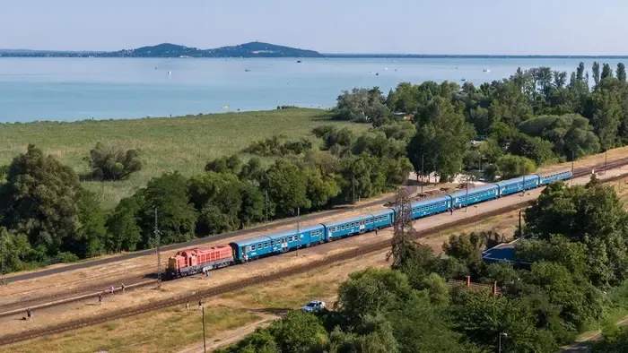 Extra kapacitásokat mozgósít a MÁV-csoport a hosszú hétvégére