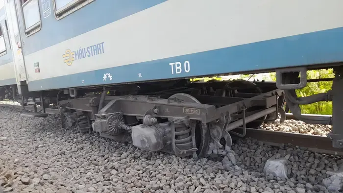 Kisiklott egy InterCity Gyománál, többen megsérültek