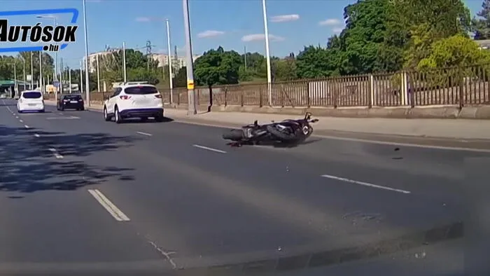 Büntetőfékező teslás miatt történt súlyos motorosbaleset - Videóval