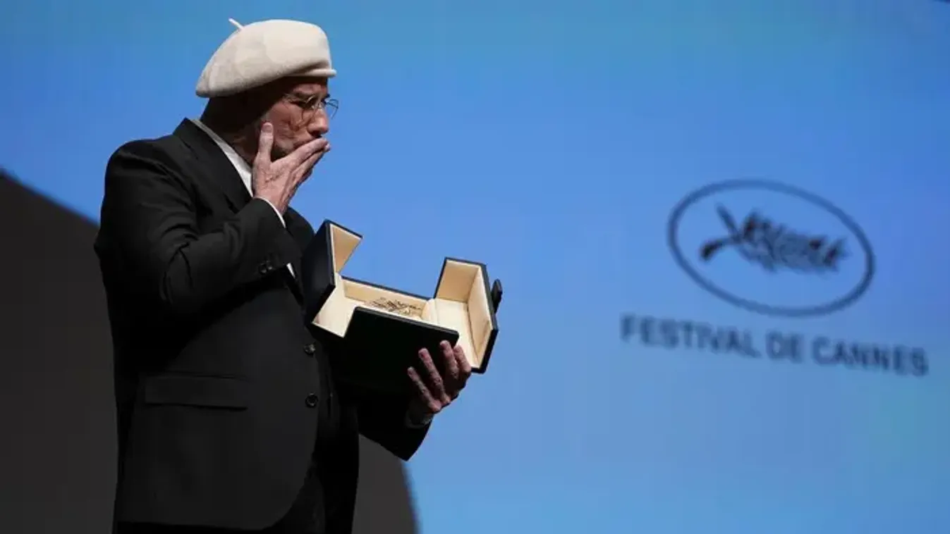 Tiszteletbeli Arany Pálmával tüntették ki a rendezőként debütáló John Travoltát
