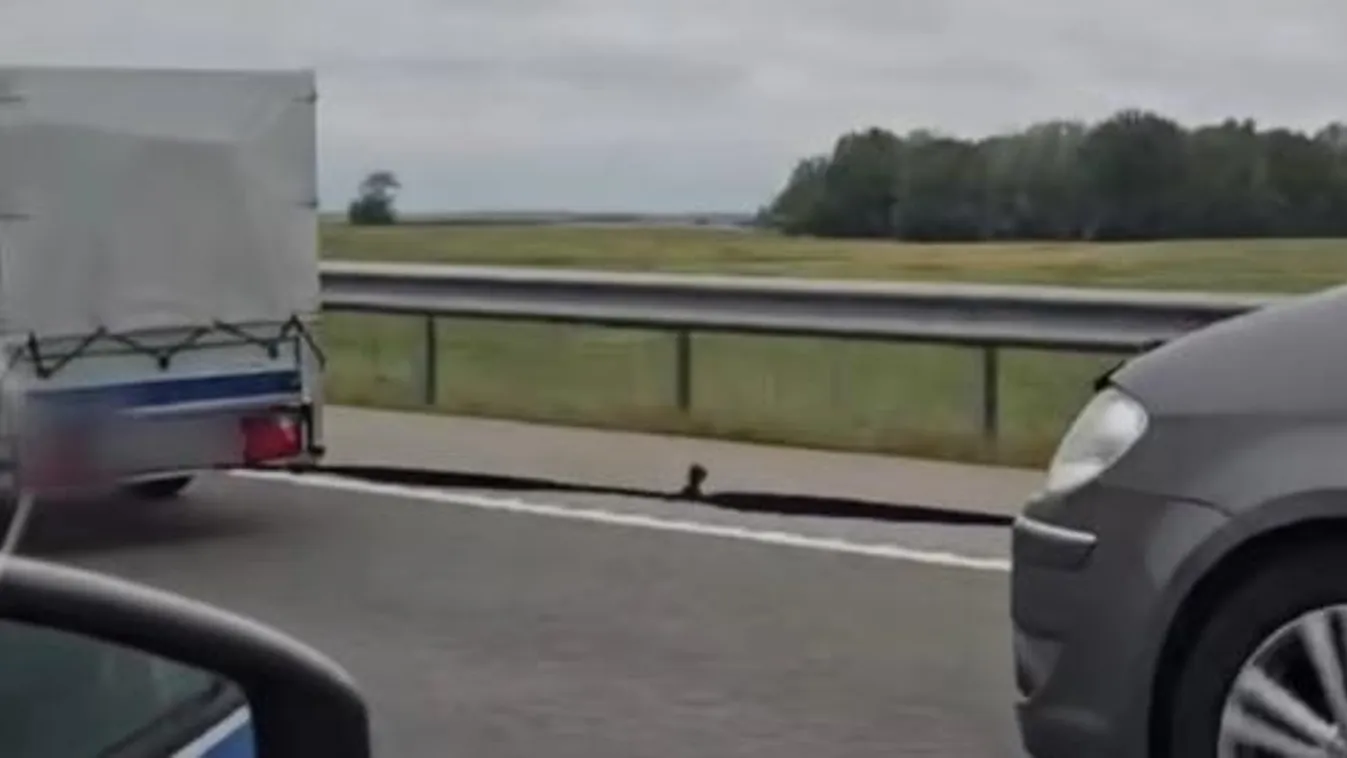 Összecsomózott övek tartották össze az M3-ason száguldó horrorkaravánt