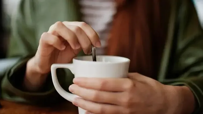 A hosszú élet kulcsa a bögrében? Meglepő felfedezést tettek a koffeinről