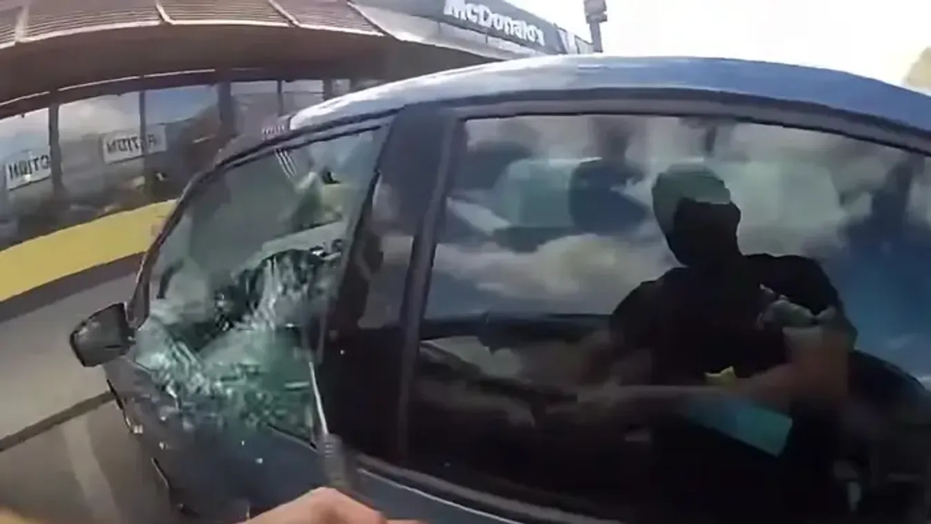 Tíz hónapos kisbaba rekedt egy parkoló autóba, videón a mentőakció