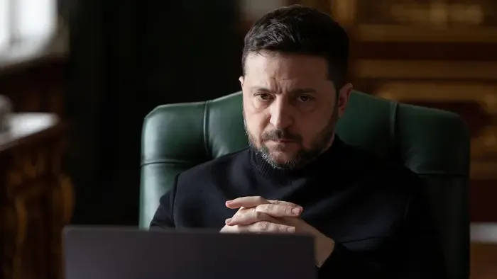 Volodimir Zelenszkij: az ukrán erők csapást mértek egy orosz olajfinomítóra 700 kilométerre a határtól