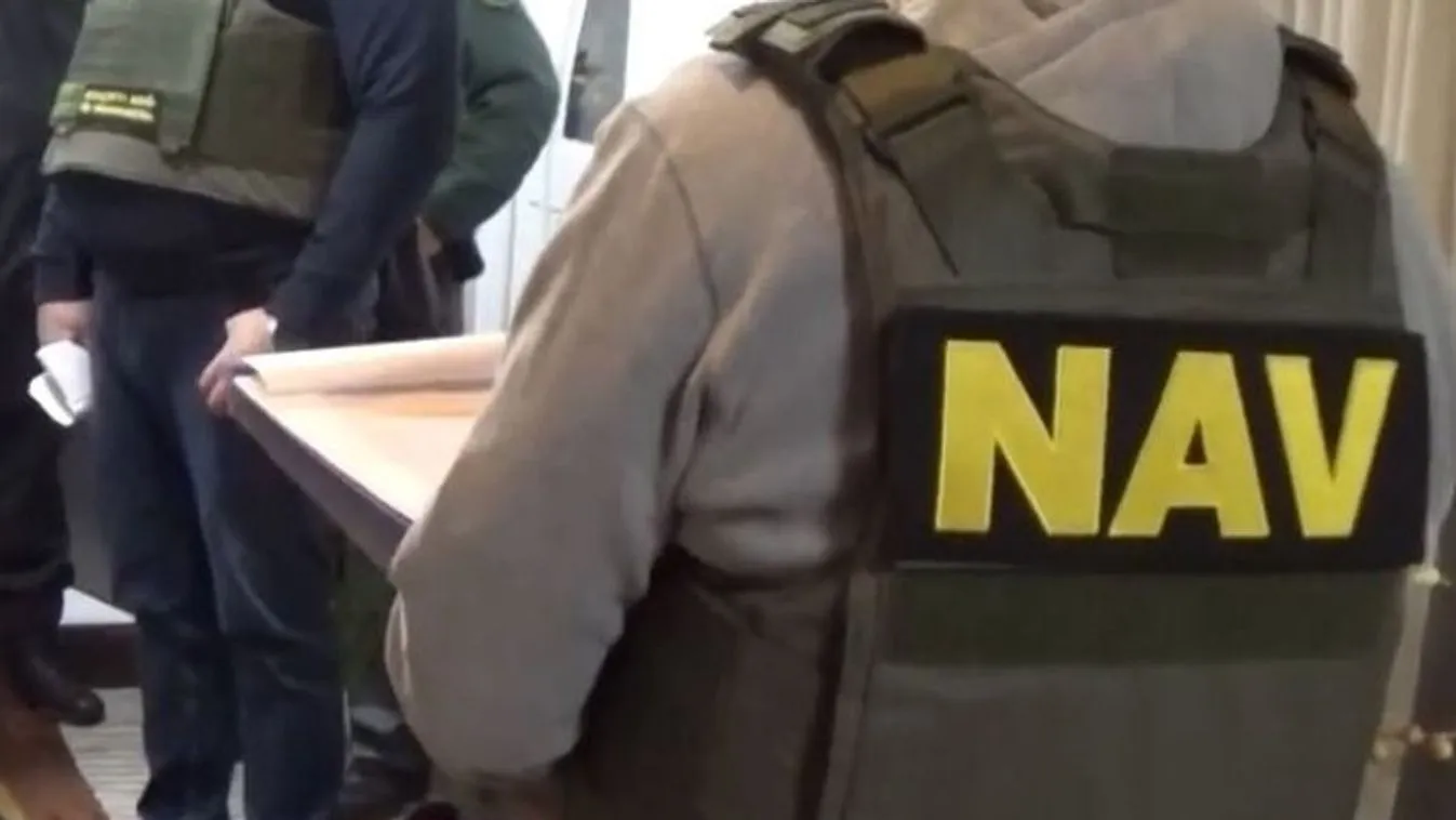 Akciófilmbe illő jelenetek az M5-ösön: Futva menekült a kamion sofőrje – videóval