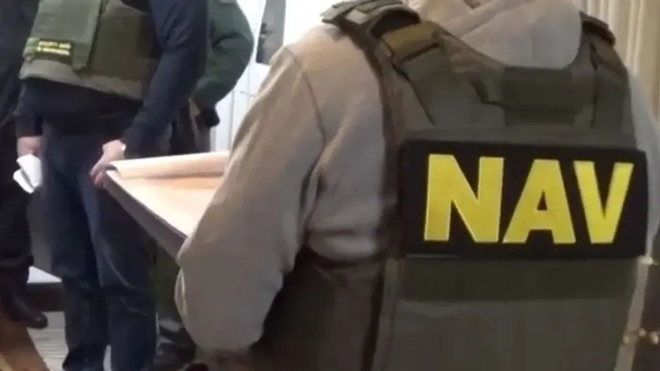 Akciófilmbe illő jelenetek az M5-ösön: Futva menekült a kamion sofőrje – videóval